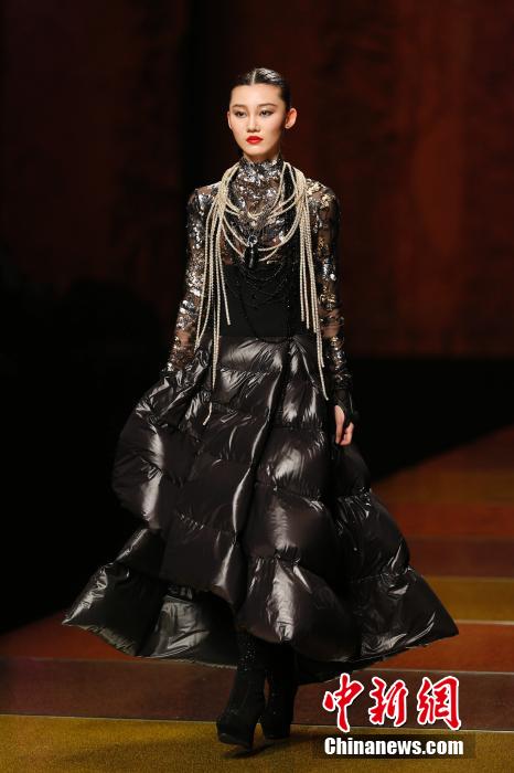 «Дворцовый стиль» стал популярным на Китайской международной неделе моды (13)