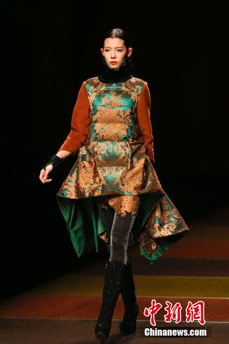 «Дворцовый стиль» стал популярным на Китайской международной неделе моды (5)