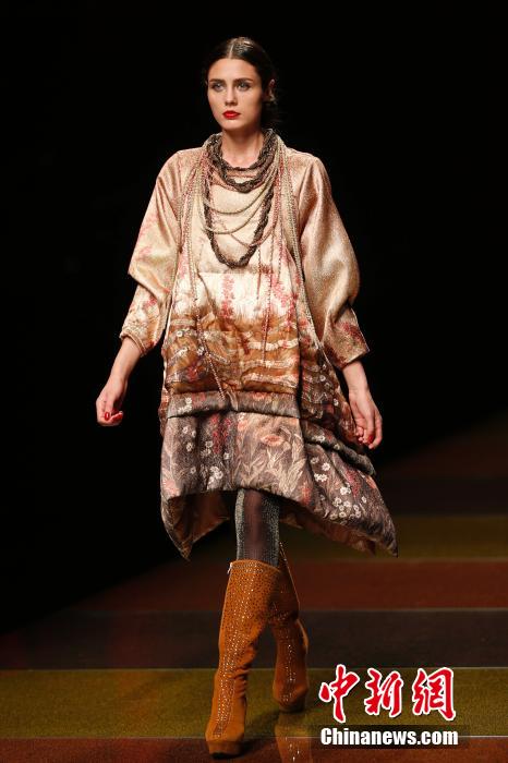 «Дворцовый стиль» стал популярным на Китайской международной неделе моды (9)