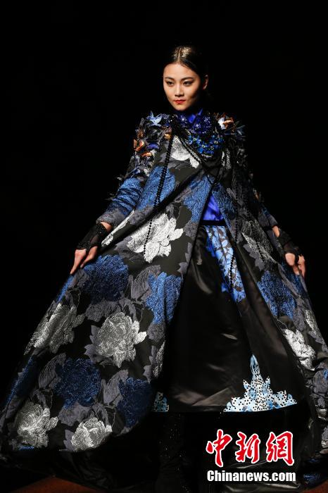 «Дворцовый стиль» стал популярным на Китайской международной неделе моды (2)