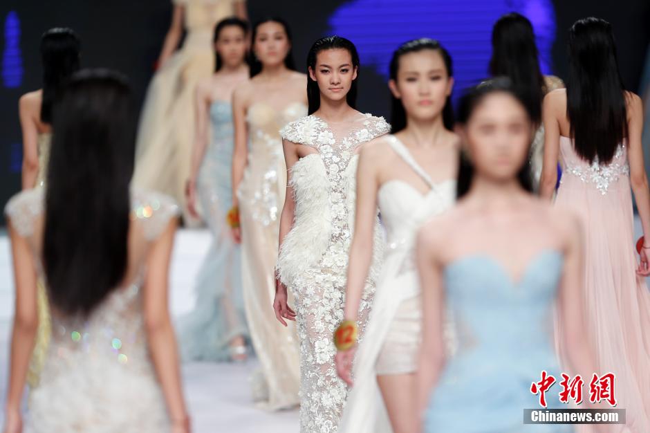 Гэн Сюань стала победительницей китайского конкурса супер-моделей (4)