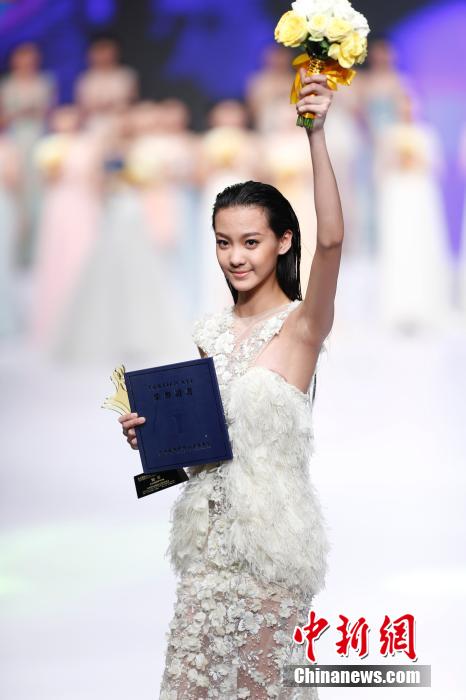 Гэн Сюань стала победительницей китайского конкурса супер-моделей (7)