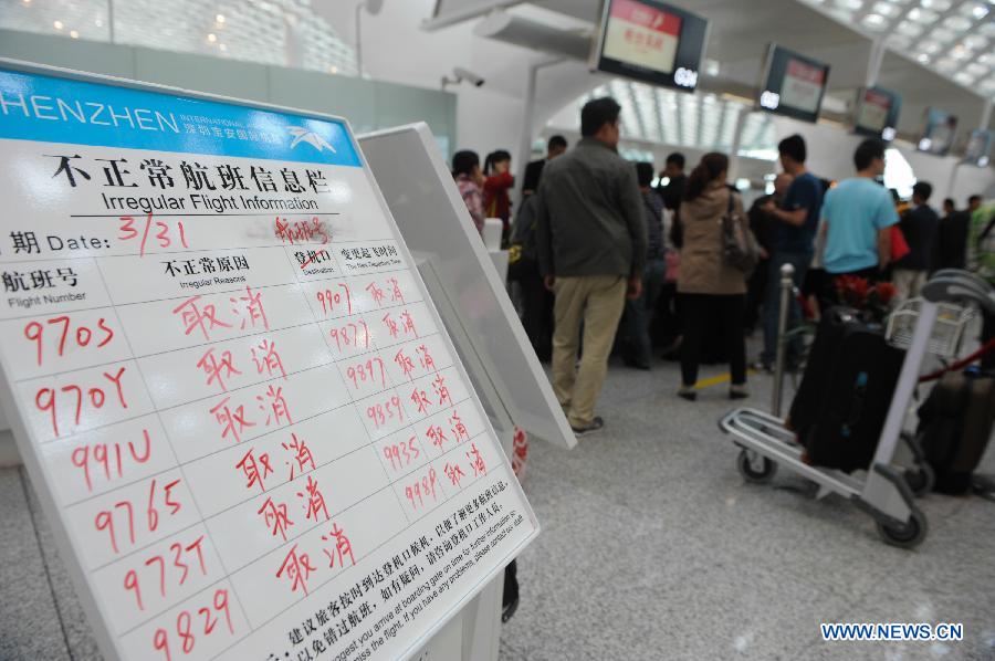 Из-за ливней аэропорт в Шэньчжэне отменил более 300 рейсов (2)