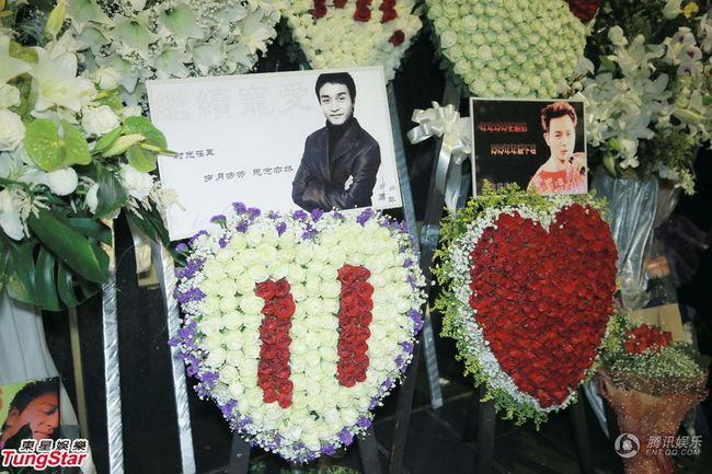 Фото: 11-летие со дня смерти известной звезды Чжан Гожуна