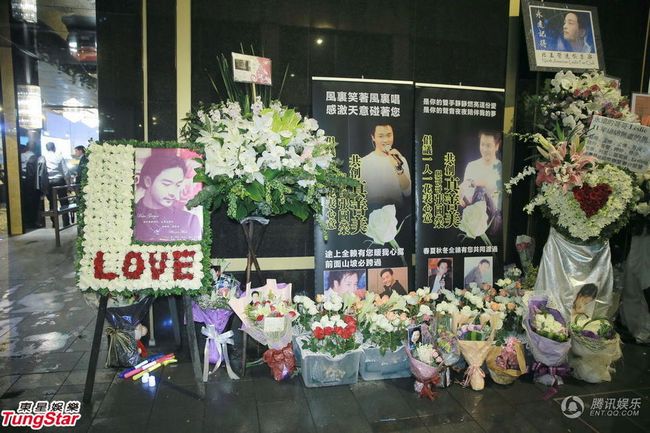 Фото: 11-летие со дня смерти известной звезды Чжан Гожуна (6)