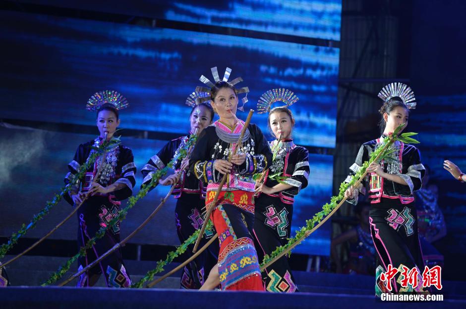 Народы Гуанси весело встречают Фестиваль песен (3)