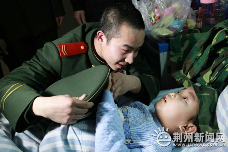 Смертельно больной мальчик из провинции Хубэй пожертвовал почку, чтобы спасти мать (15)