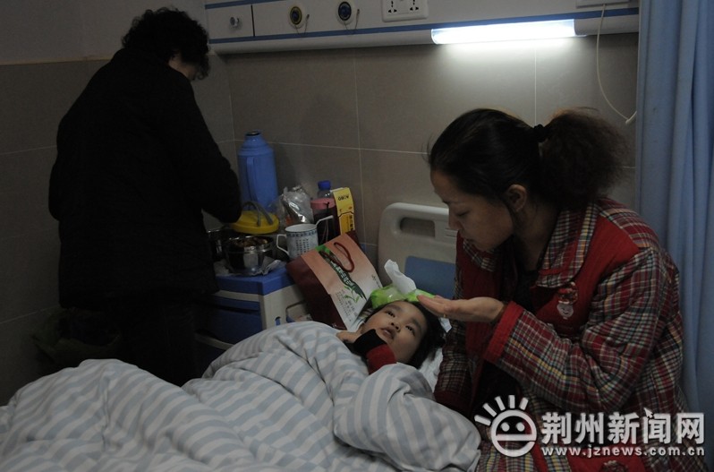 Смертельно больной мальчик из провинции Хубэй пожертвовал почку, чтобы спасти мать (9)