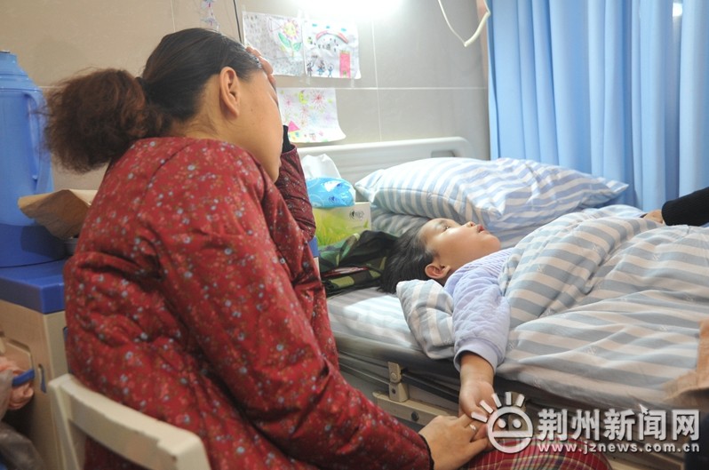 Смертельно больной мальчик из провинции Хубэй пожертвовал почку, чтобы спасти мать (14)