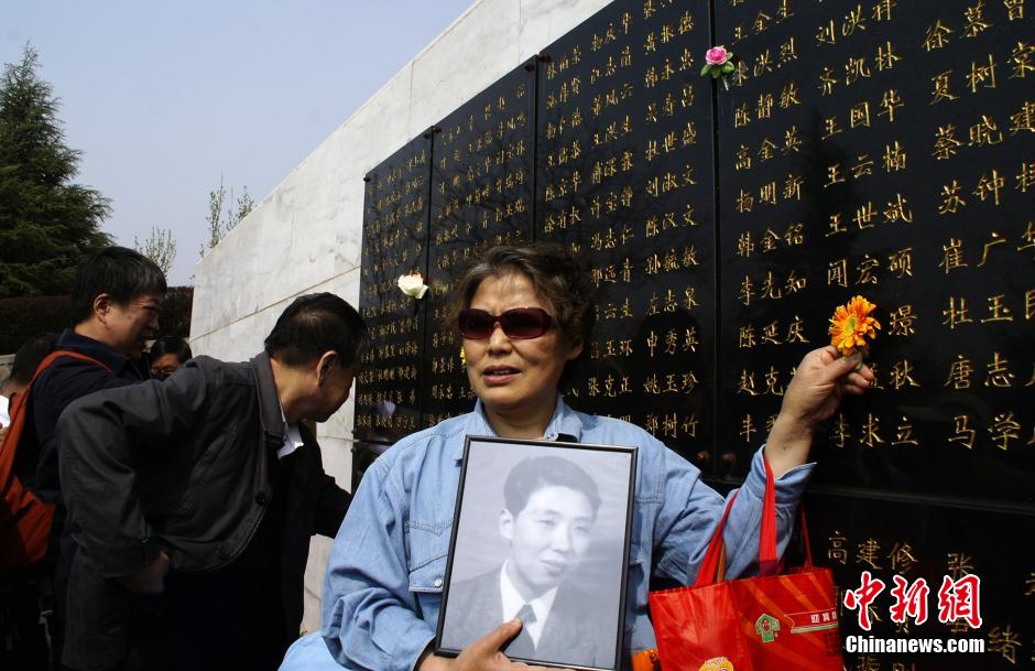 В Тяньцзине почтили память тех, кто отдал свои жизни ради других (5)
