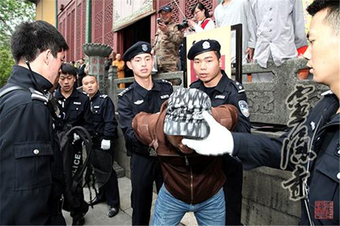 Монастырь Линъинь основал первый в Китае антитеррористический отряд (2)