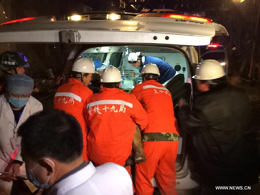 12 строителей спасены после 85-часового заточения под завалами (6)