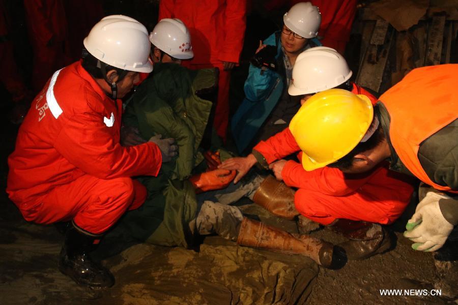 12 строителей спасены после 85-часового заточения под завалами (12)