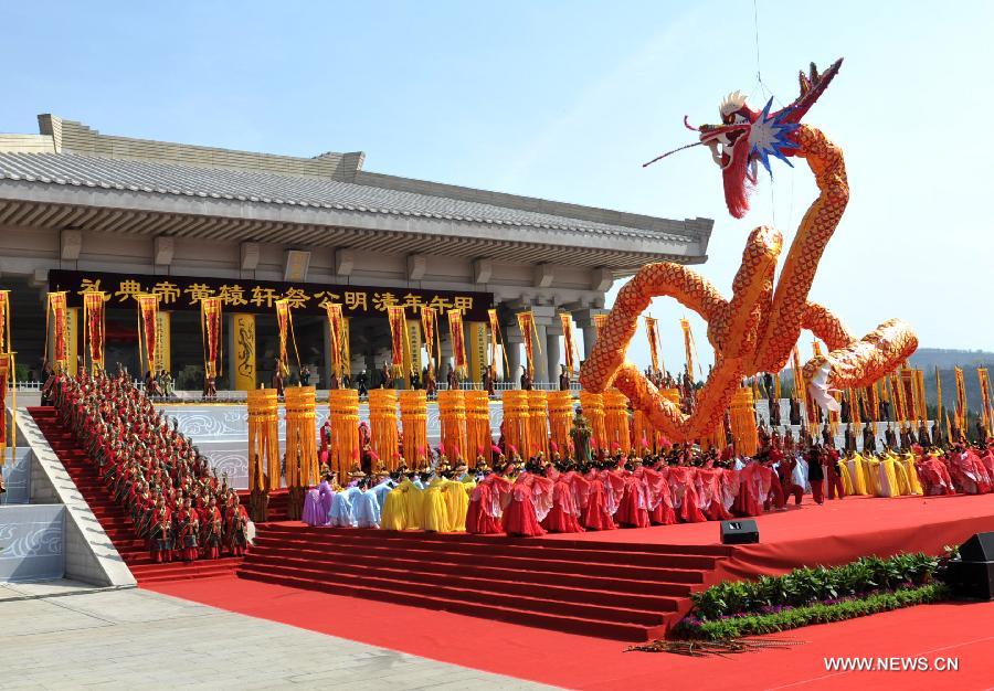 В Северо-Западном Китае состоялся торжественный обряд поклонения легендарному первопредку Хуанди с участием 10 тыс китайцев (2)