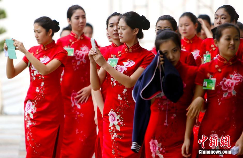 Девушки для церемоний на Боаоском форуме уже готовы (4)