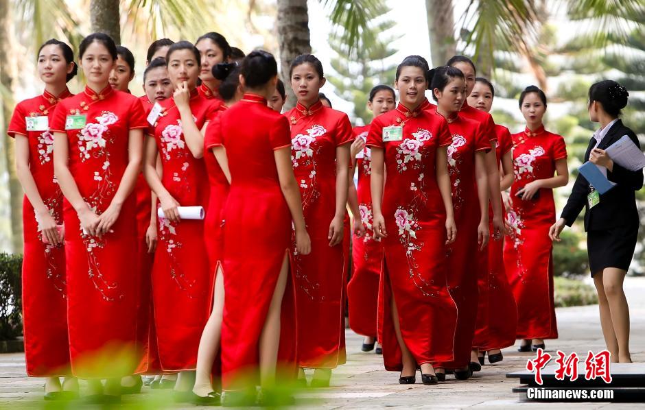 Девушки для церемоний на Боаоском форуме уже готовы