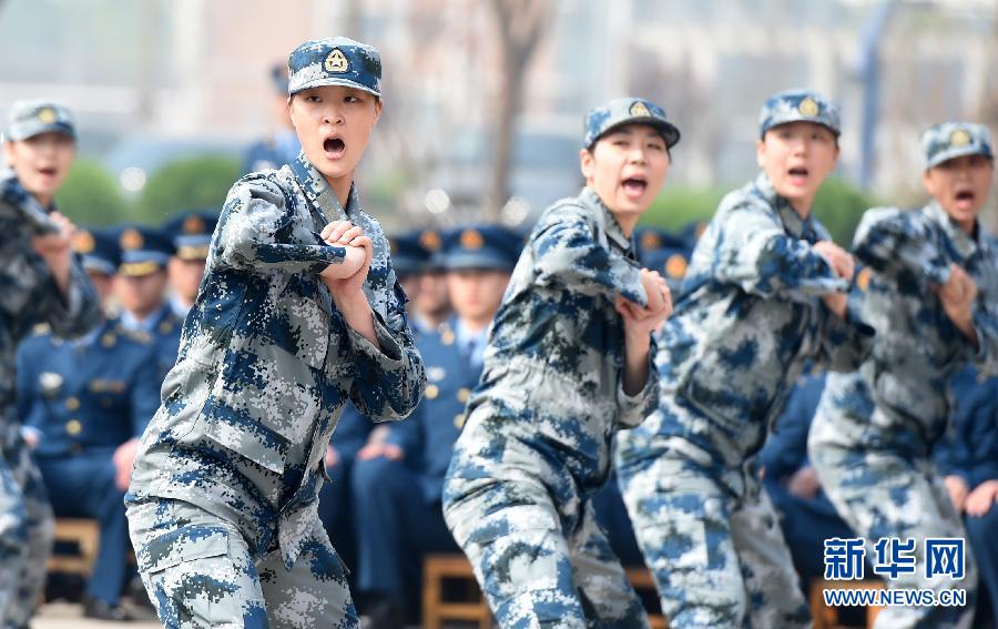 Женская сборная Китая по волейболу приняла участие в военном параде