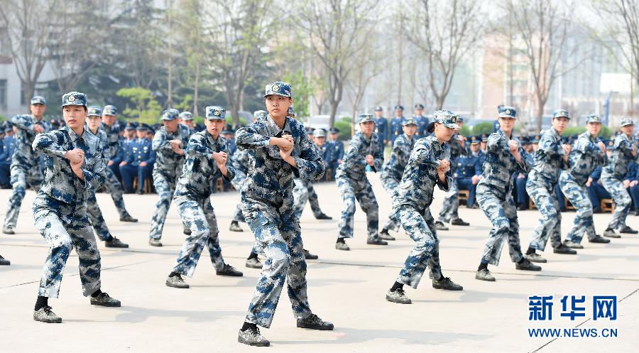 Женская сборная Китая по волейболу приняла участие в военном параде (8)