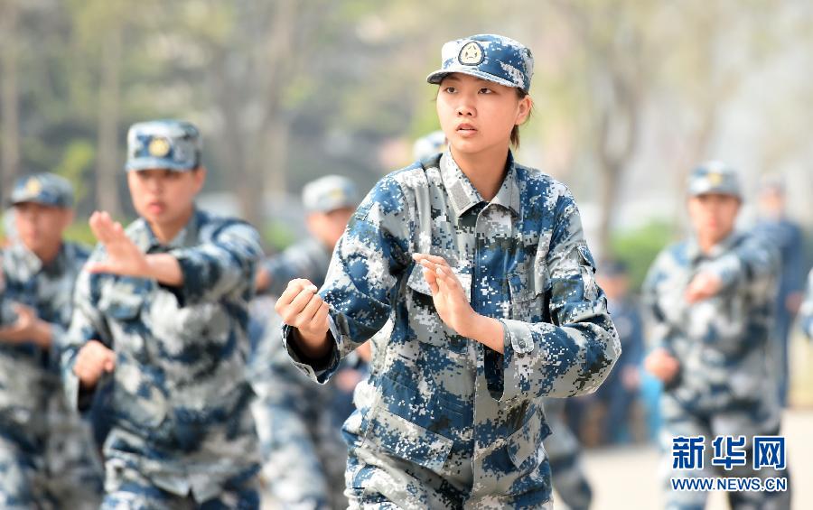 Женская сборная Китая по волейболу приняла участие в военном параде (7)