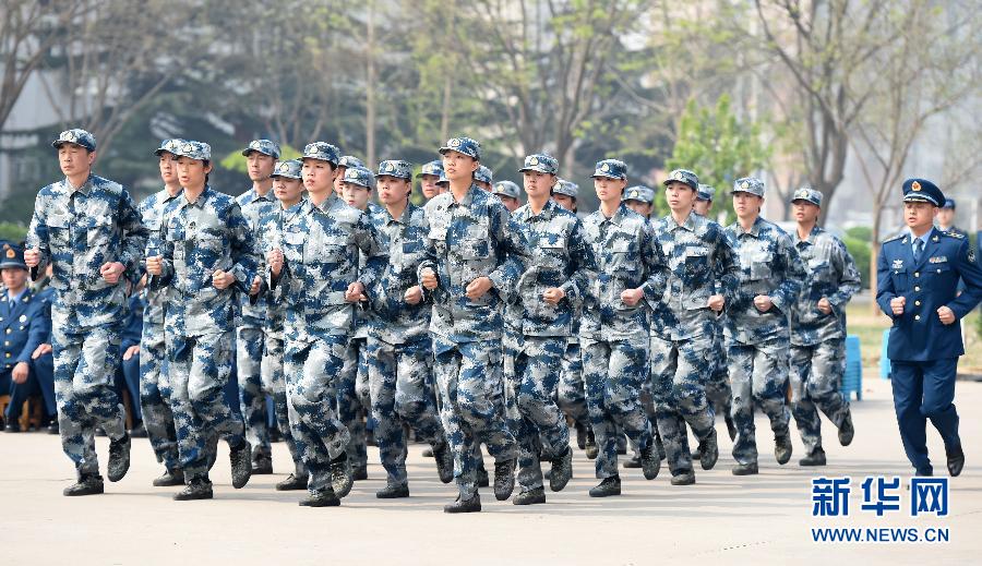 Женская сборная Китая по волейболу приняла участие в военном параде (3)