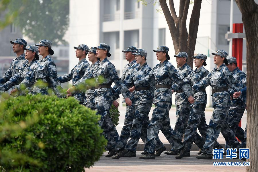 Женская сборная Китая по волейболу приняла участие в военном параде (5)
