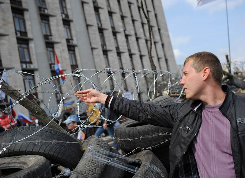 Противники Евромайдана по-прежнему контролируют здание Донецкой областной администрации (5)