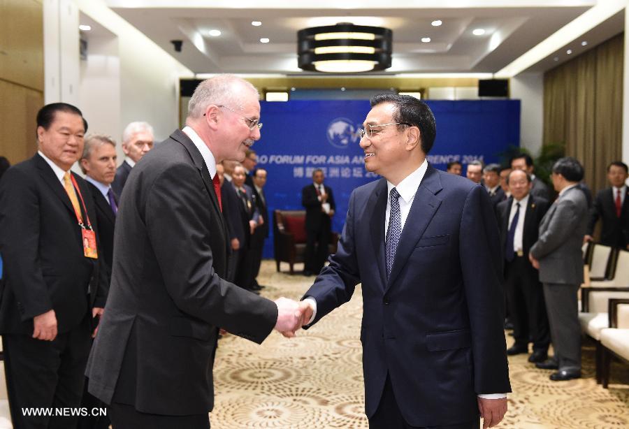 Ли Кэцян встретился с бизнесменами - участниками Боаоского Азиатского форума