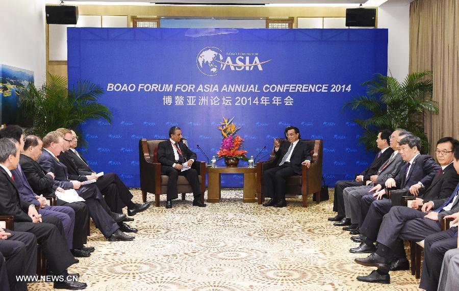 Ли Кэцян встретился с бизнесменами - участниками Боаоского Азиатского форума (2)