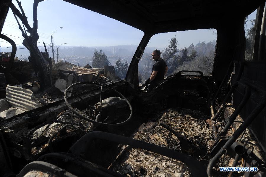 Жертвами лесного пожара в Чили стали 11 человек, около 10 тыс эвакуированы (4)