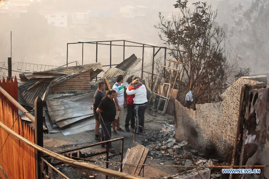 Жертвами лесного пожара в Чили стали 11 человек, около 10 тыс эвакуированы