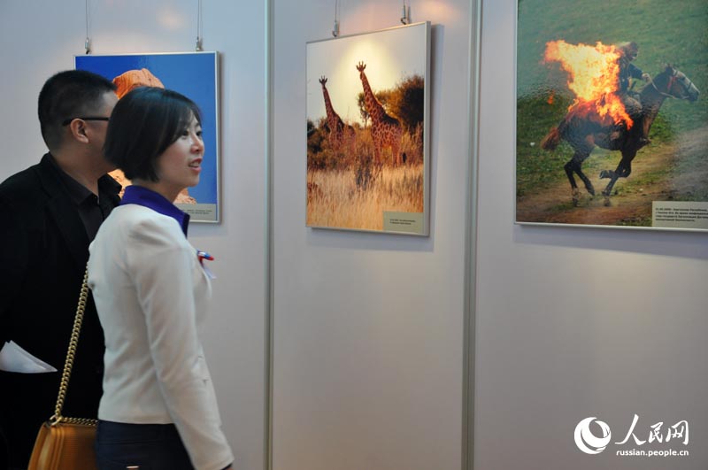 В Пекине открылась выставка фоторабот Дмитрия Медведева