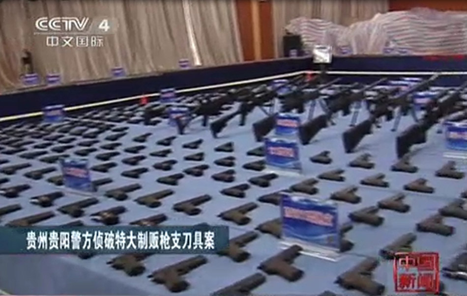 Полиция китайского города Гуйян раскрыла тайный арсенал: обнаружено более 10 тысяч единиц оружия (6)