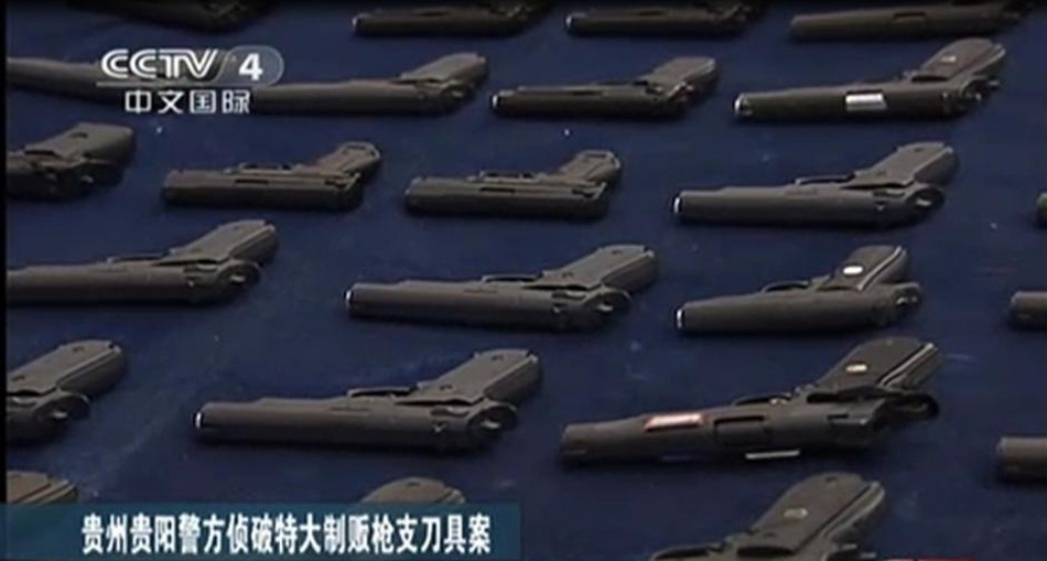 Полиция китайского города Гуйян раскрыла тайный арсенал: обнаружено более 10 тысяч единиц оружия (7)