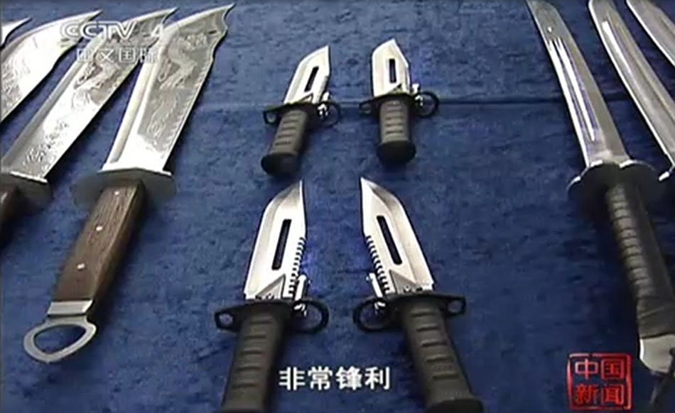 Полиция китайского города Гуйян раскрыла тайный арсенал: обнаружено более 10 тысяч единиц оружия (2)