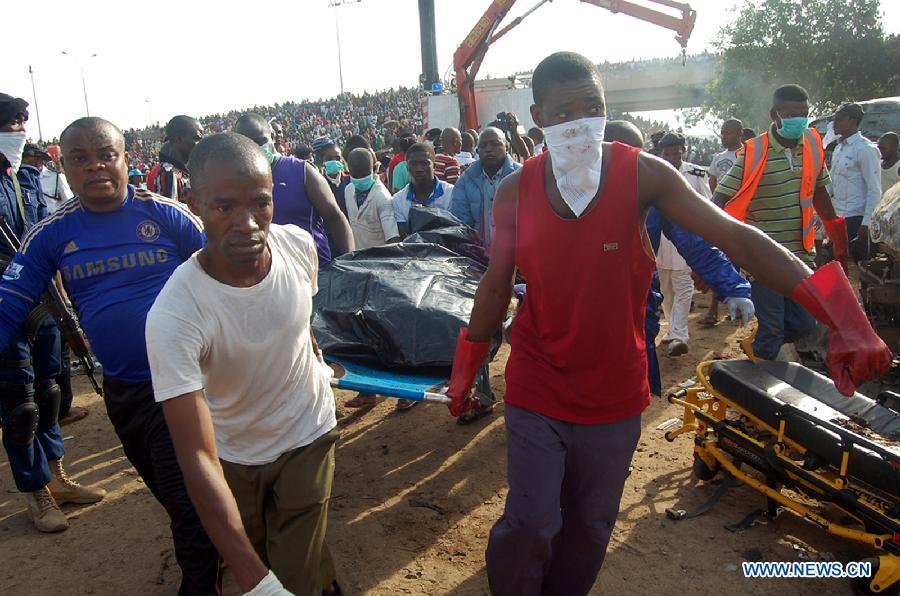 Число жертв взрыва в столице Нигерии достигло 71 человека (3)