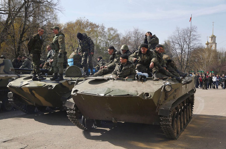 6 единиц украинской бронетехники захвачены на востоке Украины - министерство обороны (4)