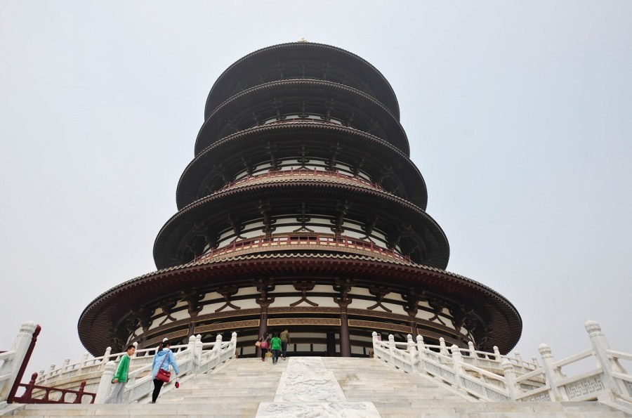 В провинции Хэнань возведена башня в честь единственной в истории Китая императрицы У Цзэтянь
