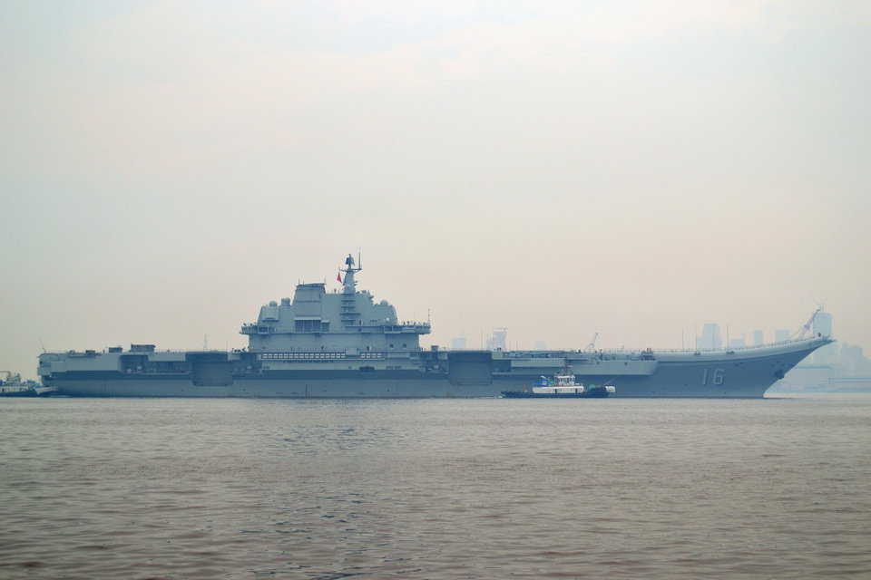 Авианосец «Ляонин» вернулся в порт Далянь  (5)