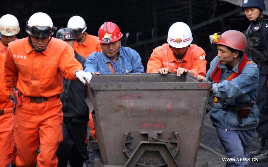 14 человек погибли в результате взрыва газа на угольной шахте в провинции Юньнань (2)