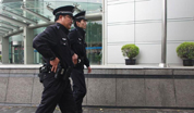 Первая партия вооруженных полицейских патрулирует в Шанхае