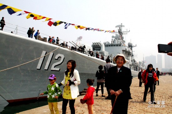 Китайские и зарубежные военные корабли, задействованные в совместных учениях ВМС «Морское сотрудничество - 2014», открыты для публики (23)