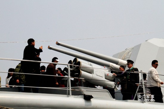 Китайские и зарубежные военные корабли, задействованные в совместных учениях ВМС «Морское сотрудничество - 2014», открыты для публики (21)