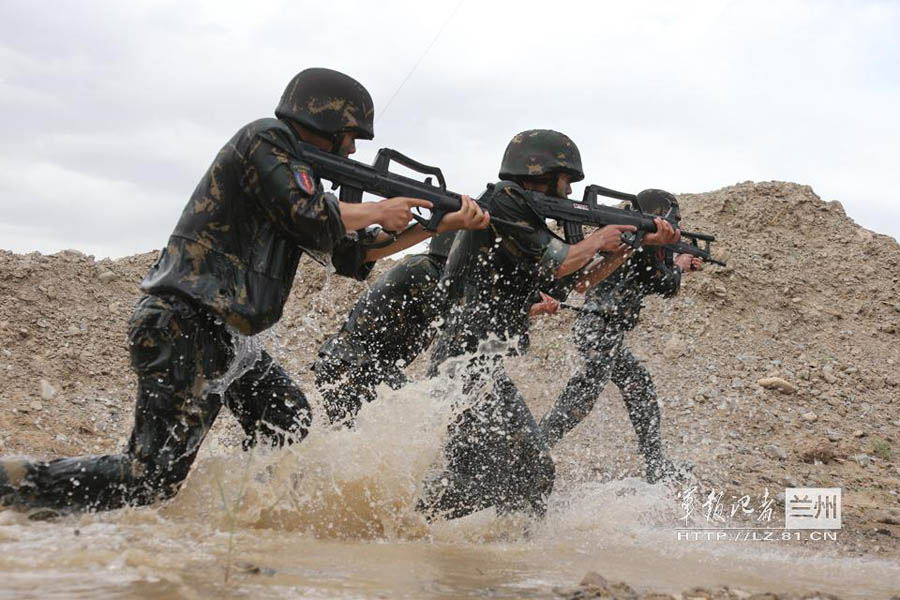Бойцы спецназа Синьцзяна тренируются в условиях практического боя (2)