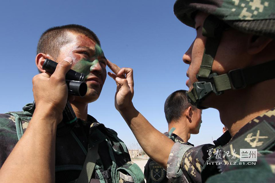Бойцы спецназа Синьцзяна тренируются в условиях практического боя (14)