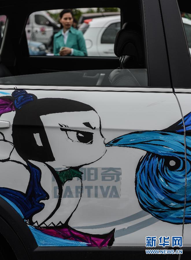 В Ханчжоу прошел конкурс аниме-росписи частных автомобилей (2)