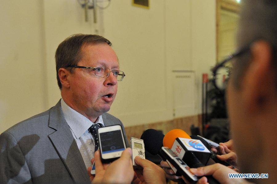 Россия предпринимает практические шаги для содействия освобождению наблюдателей ОБСЕ в Украине -- российский посланник (2)