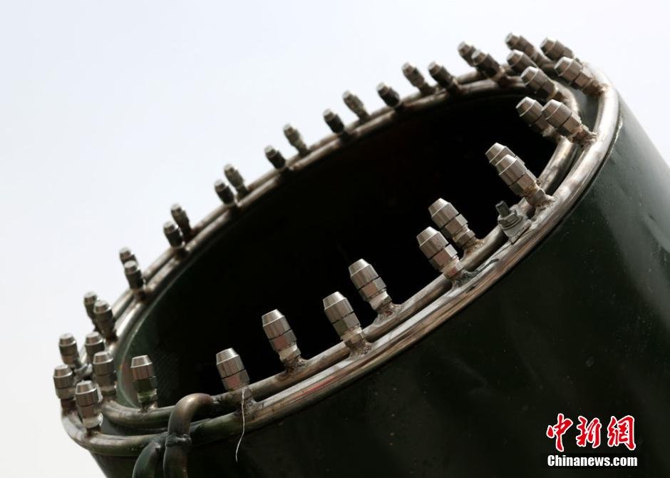 Фотографии: «Водяную пушку» от смога представляют в городе Ланьчжоу (3)