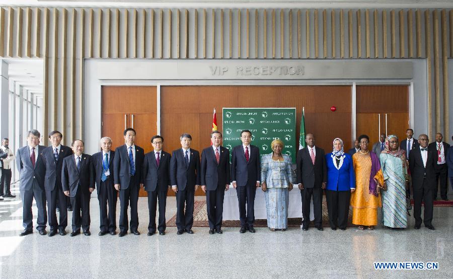 Ли Кэцян встретился с председателем комиссии Африканского союза (2)