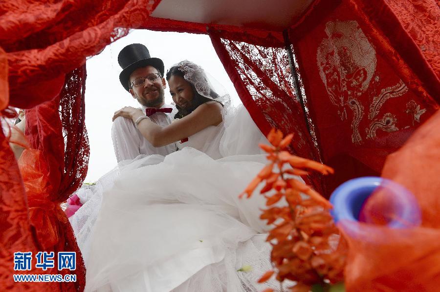 Швейцарец сыграл «экологическую» свадьбу в китайском городе Таншане