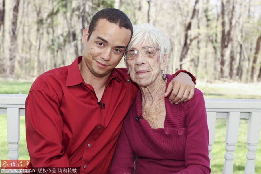 Молодой американец познакомил свою 91-летнюю девушку с матерью (7)